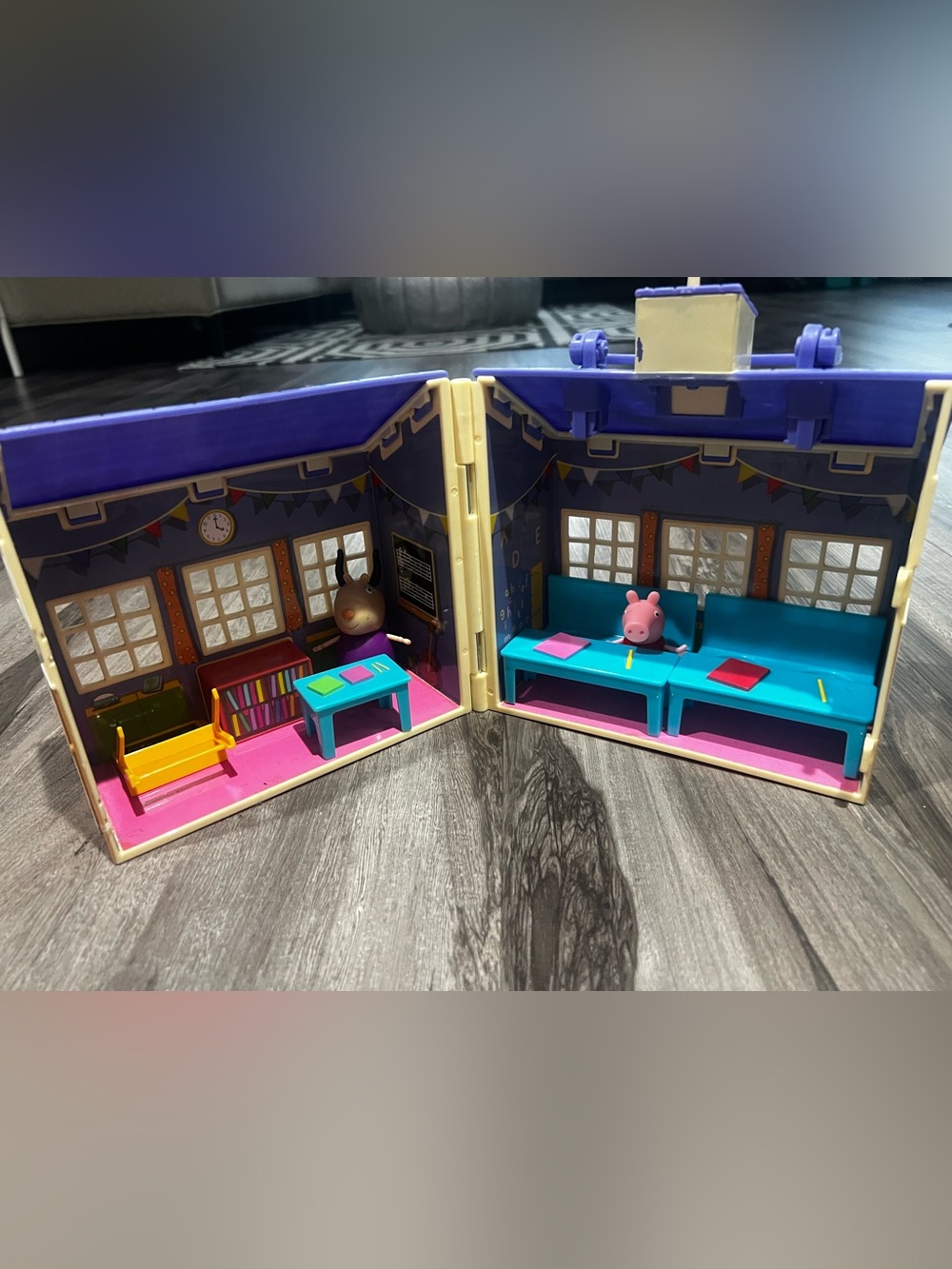 Peppa Pig School House